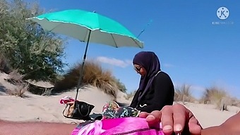 Lelaki Muslim Yang Terkejut Di Pantai Dengan Menunjukkan Zakar Saya!