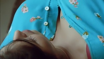 Tante Seksi Dan Berlekuk Menggunakan Aset Menariknya Untuk Menggoda Pacarnya