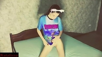 Natalissa,一个喜欢fortnite的迷人女孩,经历了粗暴的性爱