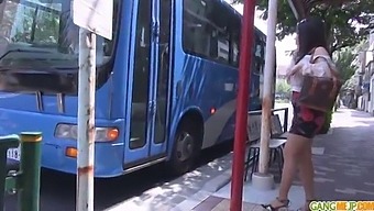 Orgia De Gang Bang Em Público Com A Adolescente Japonesa Chinatsu