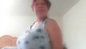 Session En Une Seule Main Chaude Et Juteuse Avec Une Nana Au Gros Cul