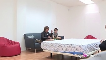 Žena Se Želi Maščevati Nezvestemu Možu Tako, Da Spi Z Jordijem