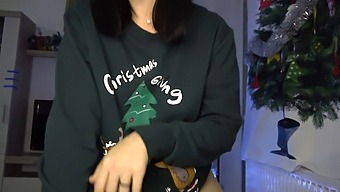 Stepsister Anna'S Christmas Surprise: Hot Oral Sex And Creampie