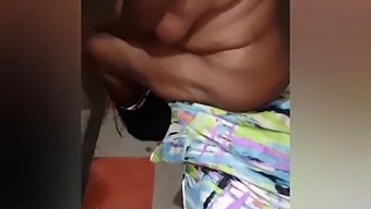 Mijn Avonturen Met Een Oudere Goed Bedeelde Afro-Amerikaanse Oma Die Geniet Van Ruige Seks