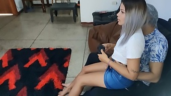 Casi Pilladas Por Sus Padres Al Seducir A Mi Inocente Nuera Durante Una Visita Al Gimnasio