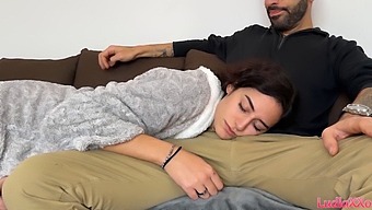 לא ייאמן! איך הוא בגד באמו החורגת עם הזין העצום שלו?