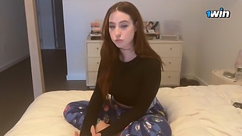 Krásná Zrzka Si To Rozdává S Nevlastním Synem, Než Jde Na Přednášku.